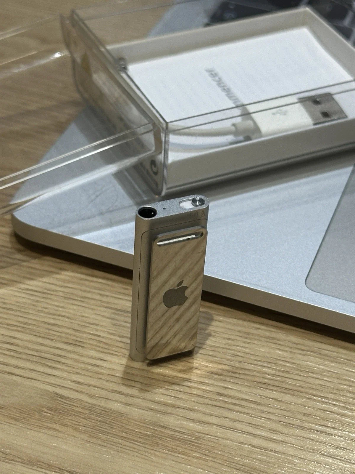 iPod Shuffle 3rd Generation Silver 2GB (Fully Functional)