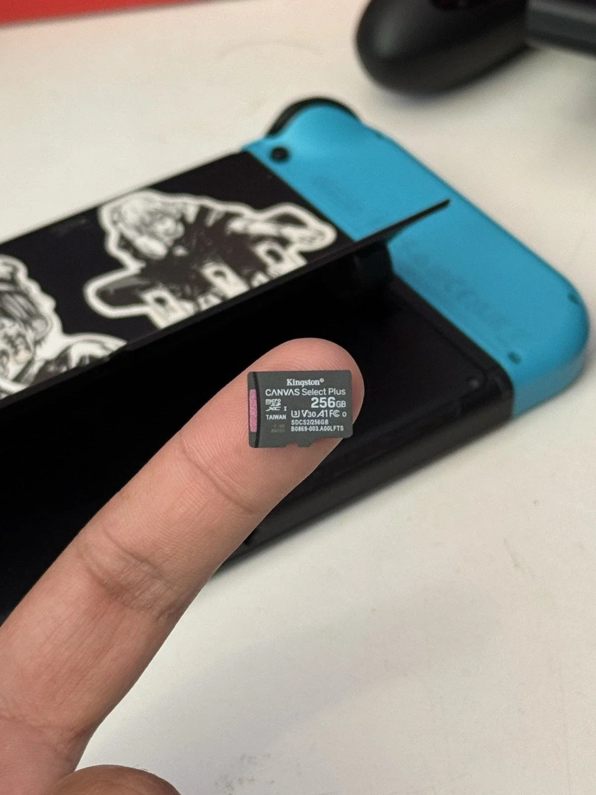 Nintendo Switch OLED + 256GB SD + 2 Controller