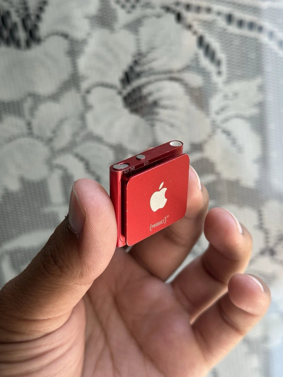 Apple iPod Shuffle 4th Gen PRODUCT Red – Perfectly Working