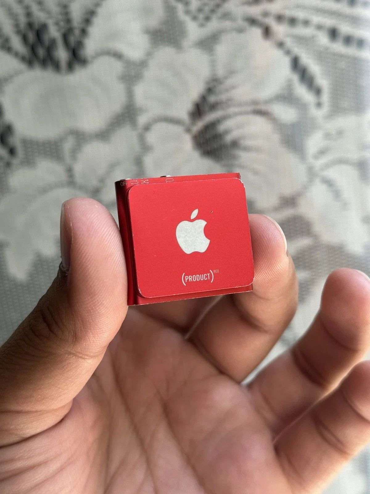 Apple iPod Shuffle 4th Gen PRODUCT Red – Perfectly Working