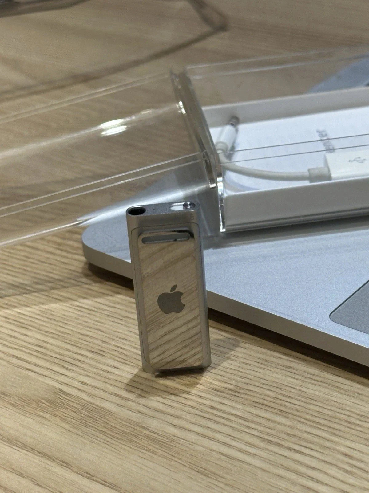 iPod Shuffle 3rd Generation Silver 2GB (Fully Functional)