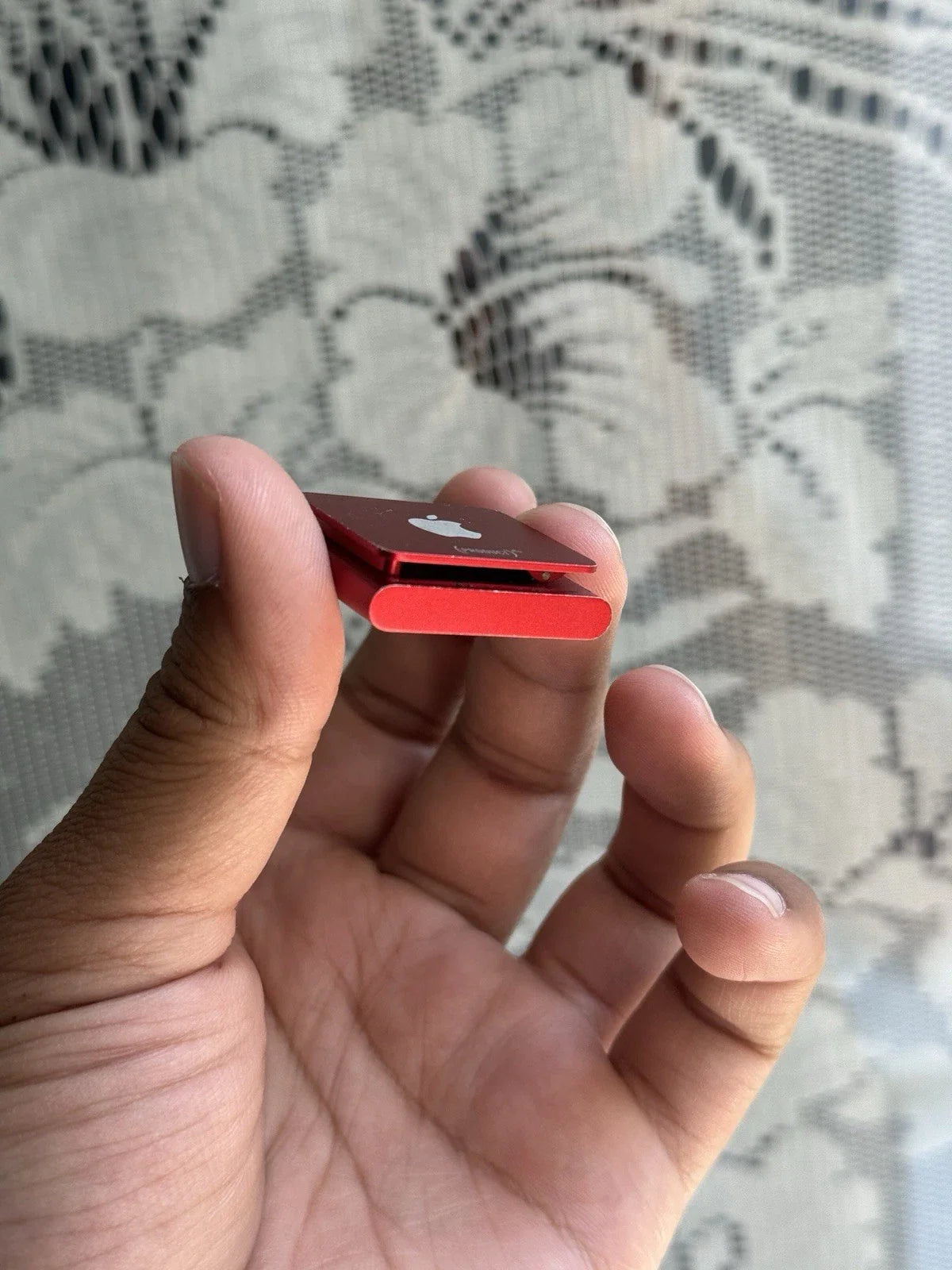 Apple iPod Shuffle 4th Gen PRODUCT Red – Perfectly Working